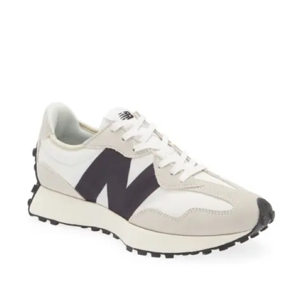 New Balance 327 Black/White (Women’s 6, 7)